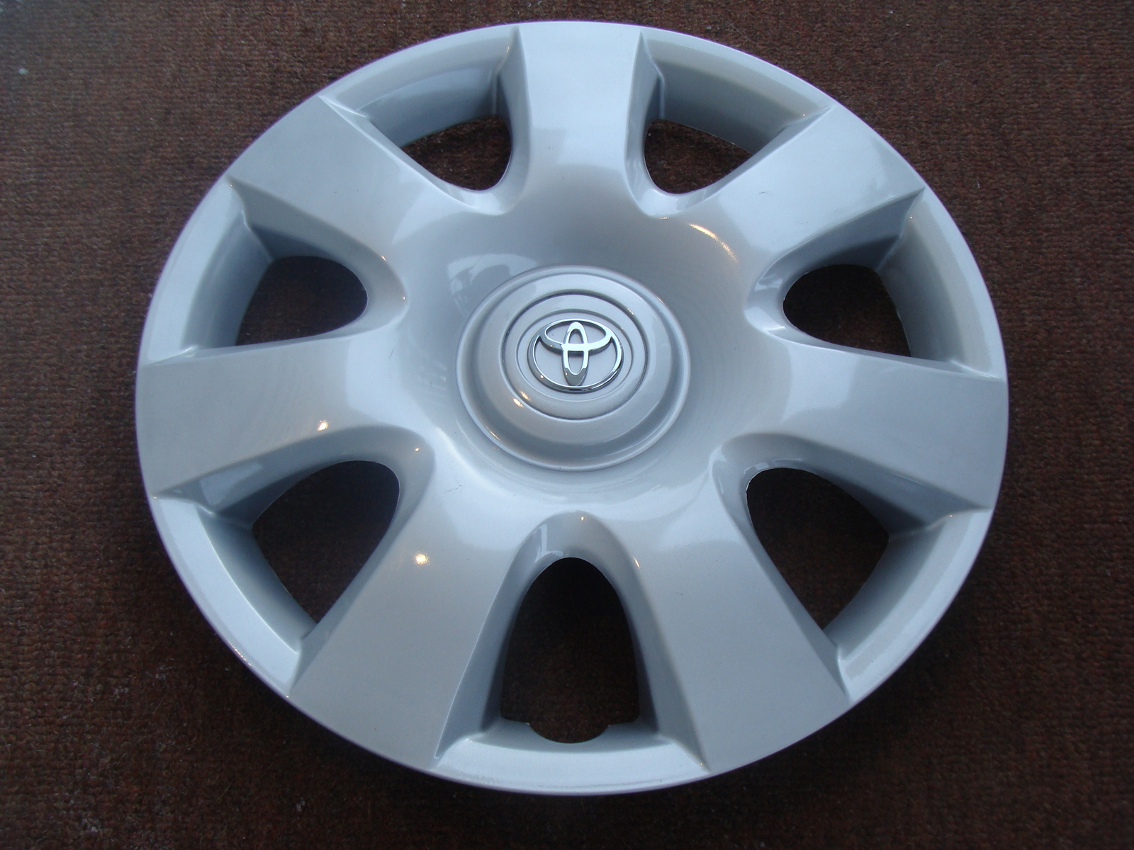 2015 Toyota Camry Le Hubcaps 3d mon