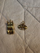 2pc Lot Batman Logo 1/2&quot; &amp; 1&quot; Bat Mobile Gold Tone Charms  Pendants Shin... - $356.20 MXN