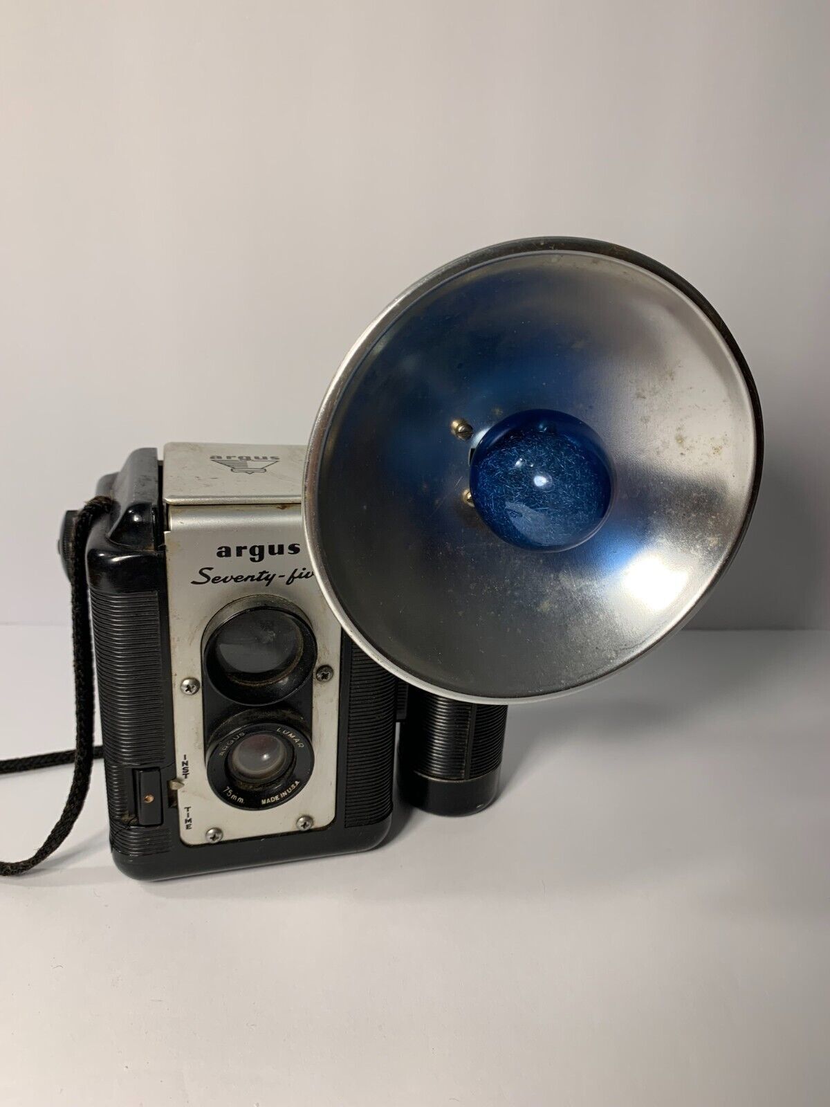 Vintage ARGUS Seventy-Five Camera with Flash and Bulb - $20.79