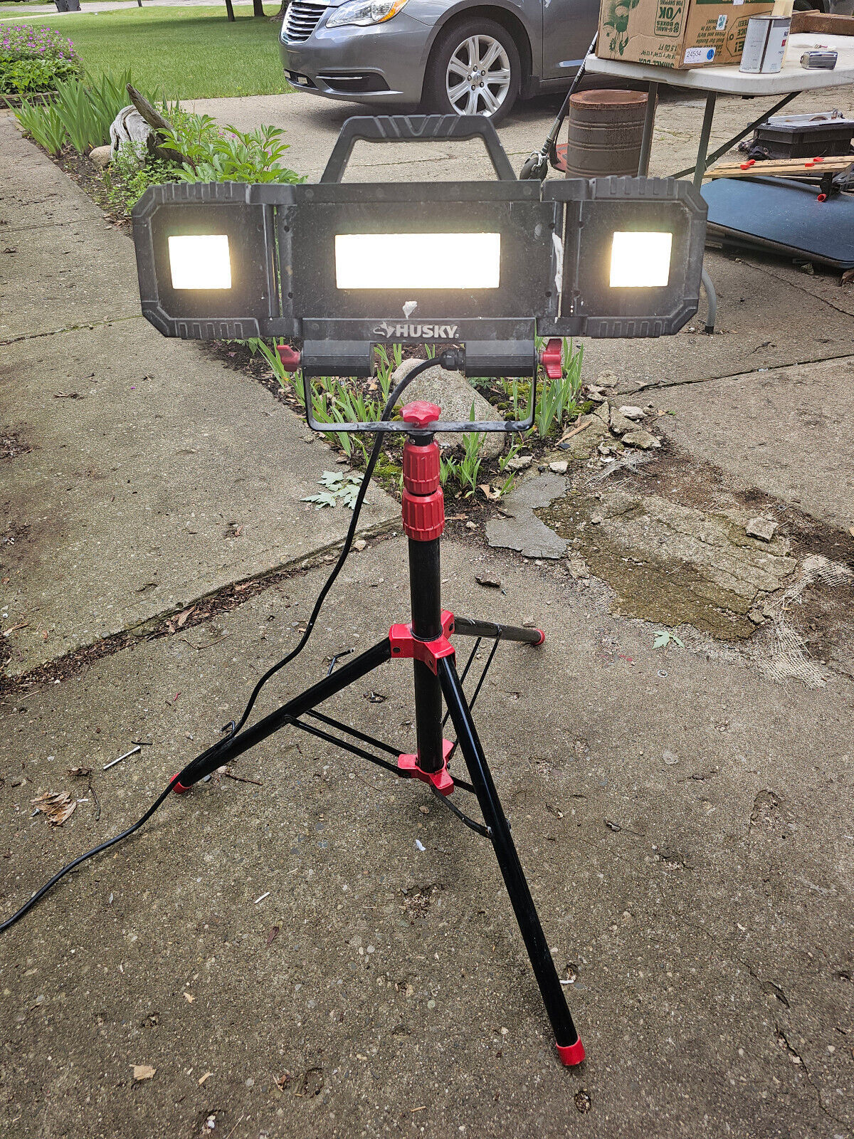 24LL72 HUSKY LED WORK LIGHT ON TRIPOD, GOOD CONDITION, 120VAC - £9.08 GBP