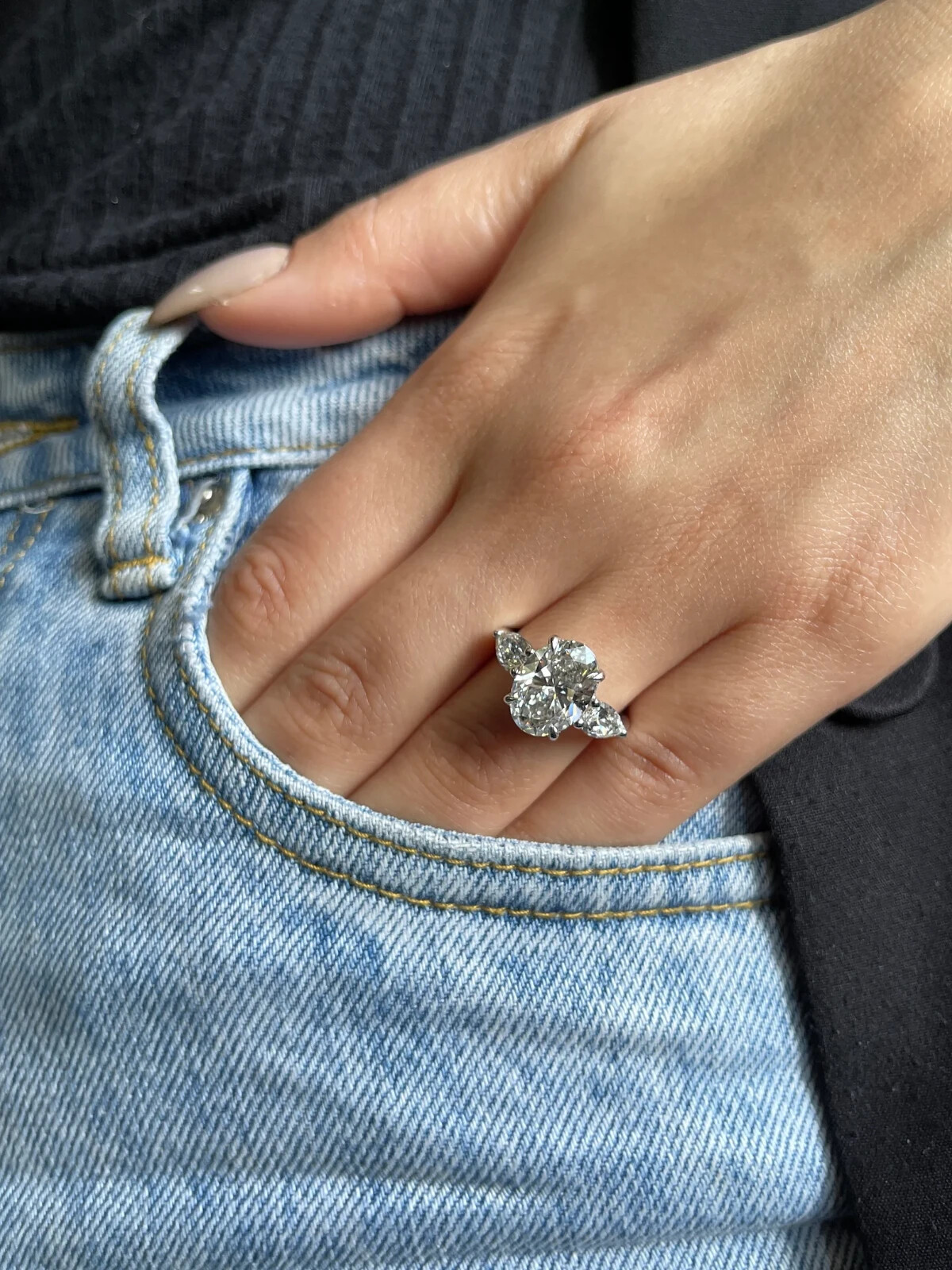 Lab Grown 5.00 Ct Total Weight IGI Certified F Color VVS2 Clarity Oval Cut Ring Item image 2