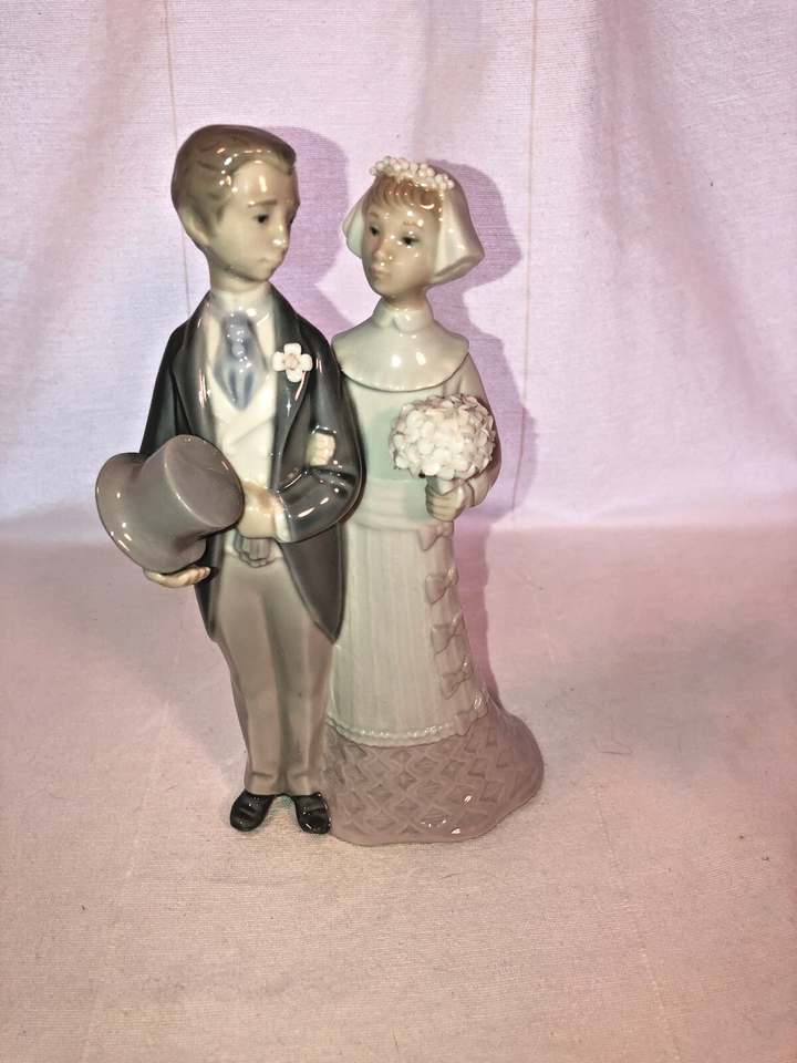Lladro Wedding Couple Figurine 8 Inch - £28.14 GBP