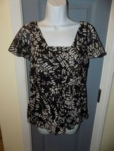 Nine West Black/White Print Flutter Sleeve Blouse Size 8P Women&#39;s EUC - £14.35 GBP
