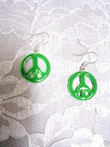 NEW  HAND ENAMEL GRASS GREEN COLOR PEACE SIGN PAIR OF DANGLE EARRINGS JE... - $5.99