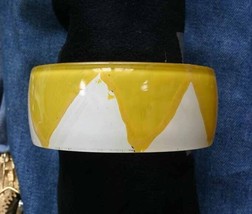 Mod Clear Acrylic Yellow &amp; White Reverse Painted Bangle Bracelet 1960s v... - $12.95