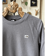The North Face Heritage Patch Crew Sweatshirt Grey S - $27.36