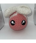 Plush Pink and White Small bee - $185.41 MXN