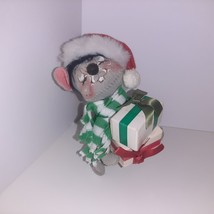 Annalee Doll 7&quot; Christmas Mouse w/Gifts 1989 Santa Hat - $18.56