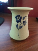 Williamsburg Pottery Bud Vase Blue Daisy Hand Turned &amp; Hand Painted Salt Glazed - £9.34 GBP