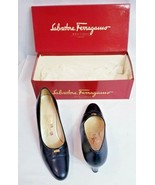 Salvatore Ferragamo Black embossed bow + gold tone LOGO tag classic shoe... - $2,383.87 MXN