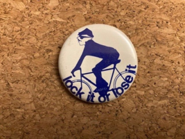 Vintage Lock it or Lose It Bicycle Thief Pinback Pin 1.5&quot; - £5.66 GBP
