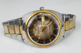 vintage men's Timex watch Q quartz day date A cell - $34.99