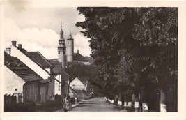 Domazlice Plzen Cecoslovacchia ~ Village Street Vista ~ Foto Cartolina 1954 - £6.78 GBP