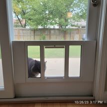 Aluminum Sash Window Pet Door Adjustable Fit 27-32&quot; White Medium 7x11.25... - $192.41 CAD