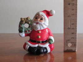 CHIP  Vintage Napco Christmas Sitting Santa Claus Figure Wreath 8393 Napcoware - £23.48 GBP