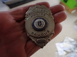 SAUGUS MASSACHUSETTS AUXILARY POLICE EARLY  BADGE BX 30  - $2,379.56 MXN