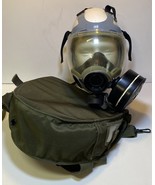 Military Issue Gas Mask With Carrying Bag  MSA-22940-325 Size M - $1,388.03 MXN