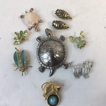 Lot Of 8 Vtg  Animal Insect Pins Brooch Earrings Frog Turtle Dragonfly   Scarab - £30.11 GBP