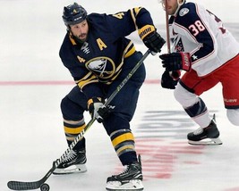 Zach Bogosian 8X10 Photo Hockey Picture Buffalo Sabres Nhl - £3.94 GBP