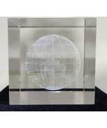 Living Quarters Crystal Laser Cubical Paperweight - Globe - €16,49 EUR