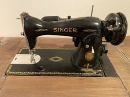 1950 Vintage SINGER 15-90 Sewing Machine In Hideaway Wood Table - £256.80 GBP