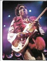 Lenny Kravitz onstage with Fender Stratocaster guitar 8 x 11 color pin-u... - £2.98 GBP