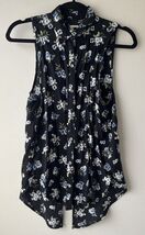 Holister Women Sleeveless Top Black W/ Flowers Size S - $14.84