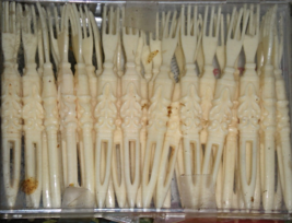 Cocktail Party Picks - Hors D&#39;oeuvres Forks - Faux Ivory Plastic - £3.12 GBP