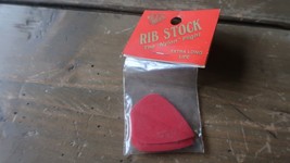 3 NEW Vintage Dart Flights RED RIB STOCK - £2.31 GBP