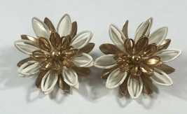 Vintage Sarah Coventry Clip on White Petals Gold Toned Flower Earrings S... - £15.79 GBP
