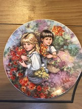 BEAUTIFUL VINTAGE 1983 WEDGWOOD PLATE &quot;OUR GARDEN&quot; BY MARY VICKERS - $19.95