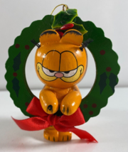 Vintage UFS Dakin 1978 Wooden Garfield in Wreath 3 in Ornament - £10.82 GBP