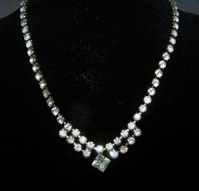 Pretty Silvertone Rhinestone Necklace w/Center Piece-Lot 27 - £11.32 GBP