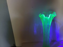Vintage Uranium Swung Glass Stretch Ruffle Top Vase  Glows  11 Inches - £27.69 GBP