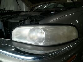 Driver Left Headlight Fits 97-05 PARK AVENUE 104863999Headlight Only - $1,404.86 MXN