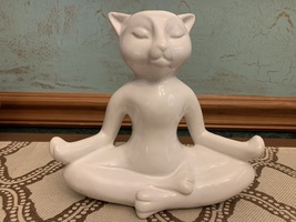Vintage White Ceramic Cat Figurine Meditating in the Yoga Lotus Pose  - £19.17 GBP