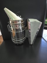 New Stainless Steel Beehive Smoker with Heat Shield Beekeeping Equipment... - $355.70 MXN