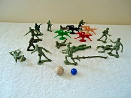 Mixed Lot Of Vintage Plastic Army Men &amp; Other Misc.Toys &quot; Great Assortment &quot; - £14.93 GBP