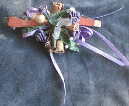 Nice Hand Crafted Ornamental Floral Piece with Mini Violin Bow - GREAT FOR GIFTS - £2.22 GBP