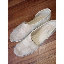 TG Beige Flats Women's 9 - $6.30