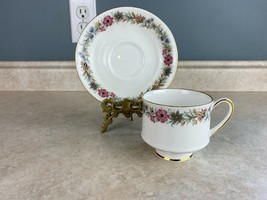 Paragon Belinda By Appointment To The Queen Fine Bone China Tea Cup And Saucer - $17.71