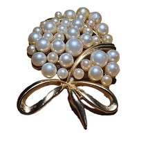 Vintage Marvella Gold Tone Pearl Brooch Pin Robbon Graduated Cluster Signed - £21.36 GBP
