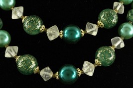 VINTAGE Costume Jewelry Green &amp; Gold 2 Strand JAPAN Bib Bead Necklace 15... - £10.81 GBP