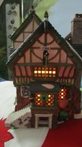 The PIED Bull INN 1993 Dickens&#39; Village Showroom Model Original Lighted House - £73.95 GBP