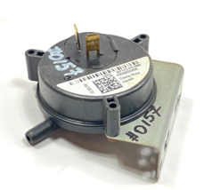 York Furnace Air Pressure Switch 106680 9371VO-HS-0068 -0.50 PF used #O157 - $298.24 MXN