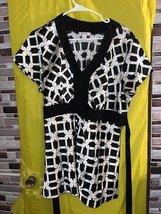 Dress Barn Chain Print White Black Size 1X  Short Sleeve Top - $9.50