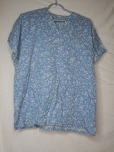Blue Floral Scrub Top Medical Uniform - $149.68 MXN