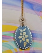 Vintage Gold Tone 25&#39;&#39; Necklace Blue Handmade Painted Flower Pendant - €8,64 EUR