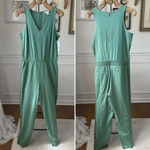 NWT Athleta Brooklyn Jumpsuit Vineyard Green $128 6 - $1,004.40 MXN