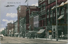 Vtg Cartolina 1910 York Pa Pennsylvania Est Mercato Street Vista Molti Segni - £6.83 GBP